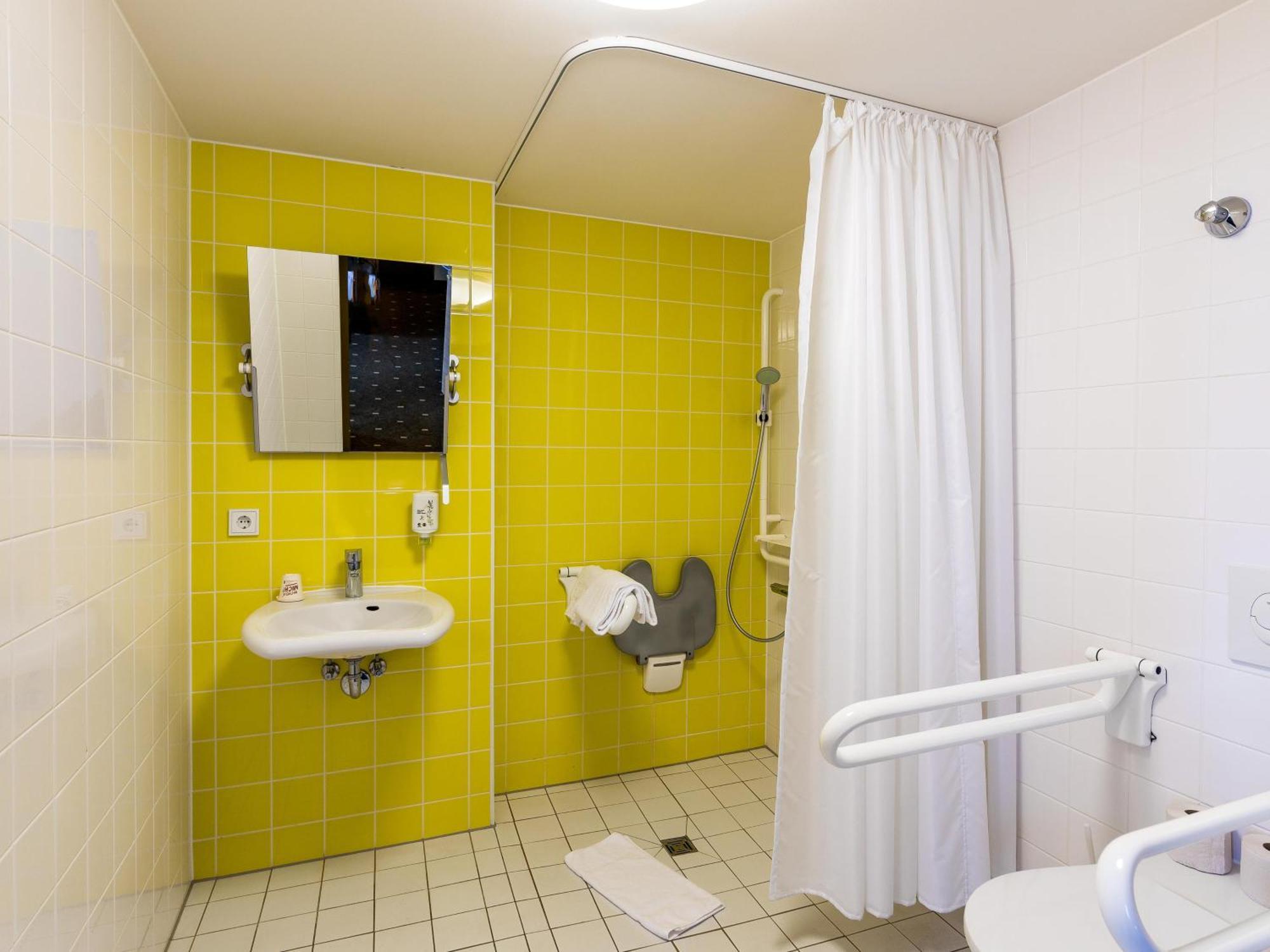 B&B Hotel Duesseldorf-Mitte Екстер'єр фото