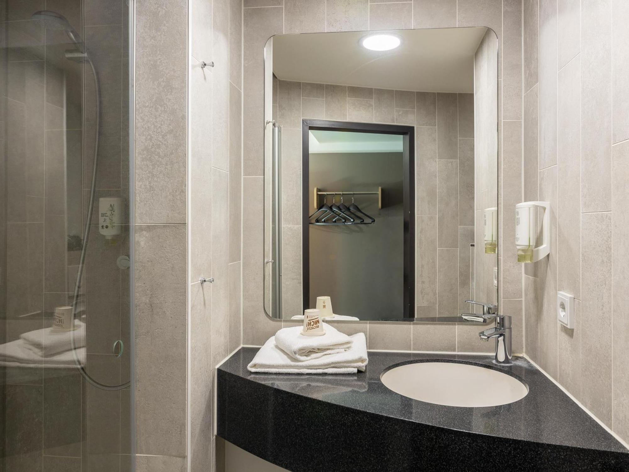 B&B Hotel Duesseldorf-Mitte Екстер'єр фото
