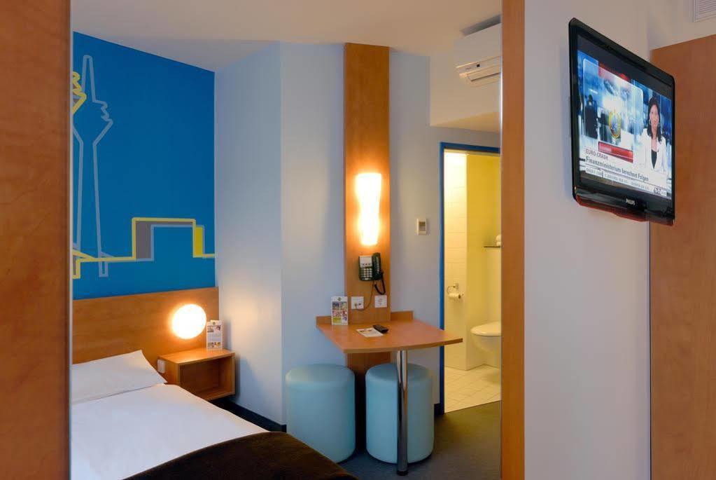 B&B Hotel Duesseldorf-Mitte Екстер'єр фото